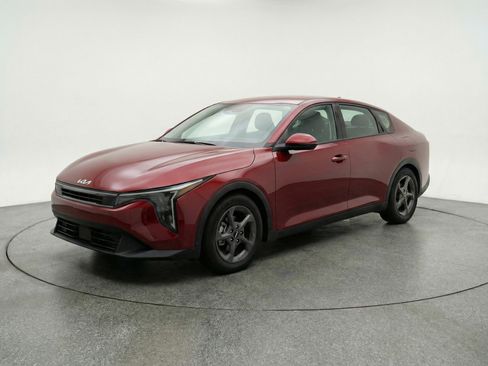 Used 2025 Kia K4 LXS image 3