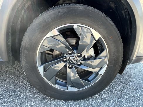 Used 2024 Nissan Rogue SV AWD/4WD image 9