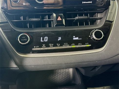 Used 2021 Toyota Corolla LE image 15