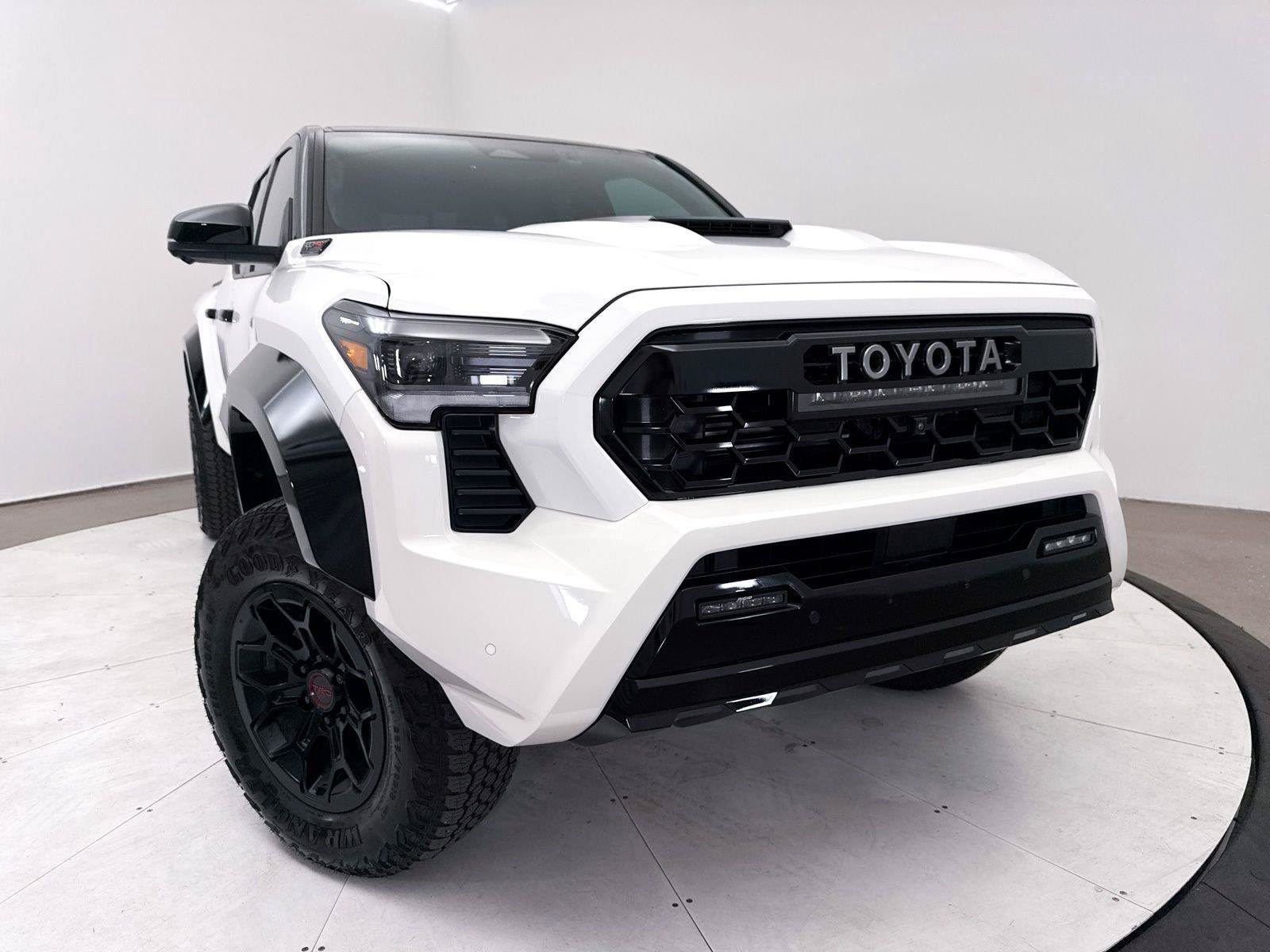 Used 2025 Toyota Tacoma TRD Pro AWD/4WD image 7