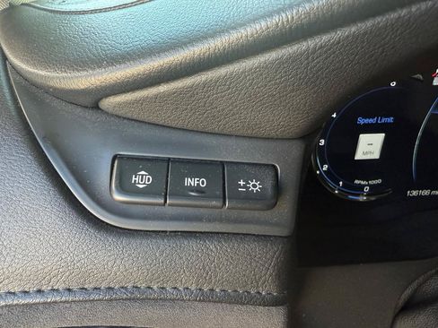 Used 2019 Cadillac Escalade ESV Luxury RWD image 30