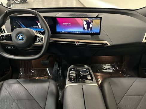 Used 2024 BMW iX xDrive50 w/ Sport Package AWD/4WD image 15