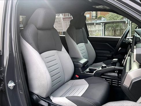 Used 2025 Toyota Tacoma TRD Off-Road image 7