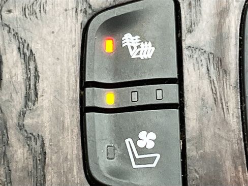 Used 2020 GMC Acadia Denali w/ GMC Pro Grade Package image 21