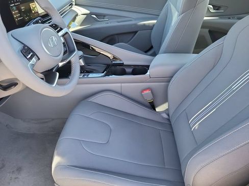 Certified 2024 Hyundai Elantra SEL w/ Convenience Package FWD image 15