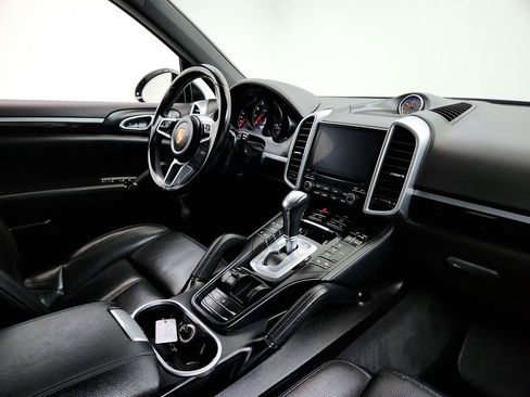 Used 2017 Porsche Cayenne Platinum Edition AWD/4WD image 26