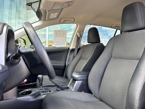 Used 2016 Toyota RAV4 LE FWD image 5