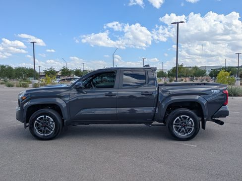 Used 2025 Toyota Tacoma TRD Sport AWD/4WD image 2