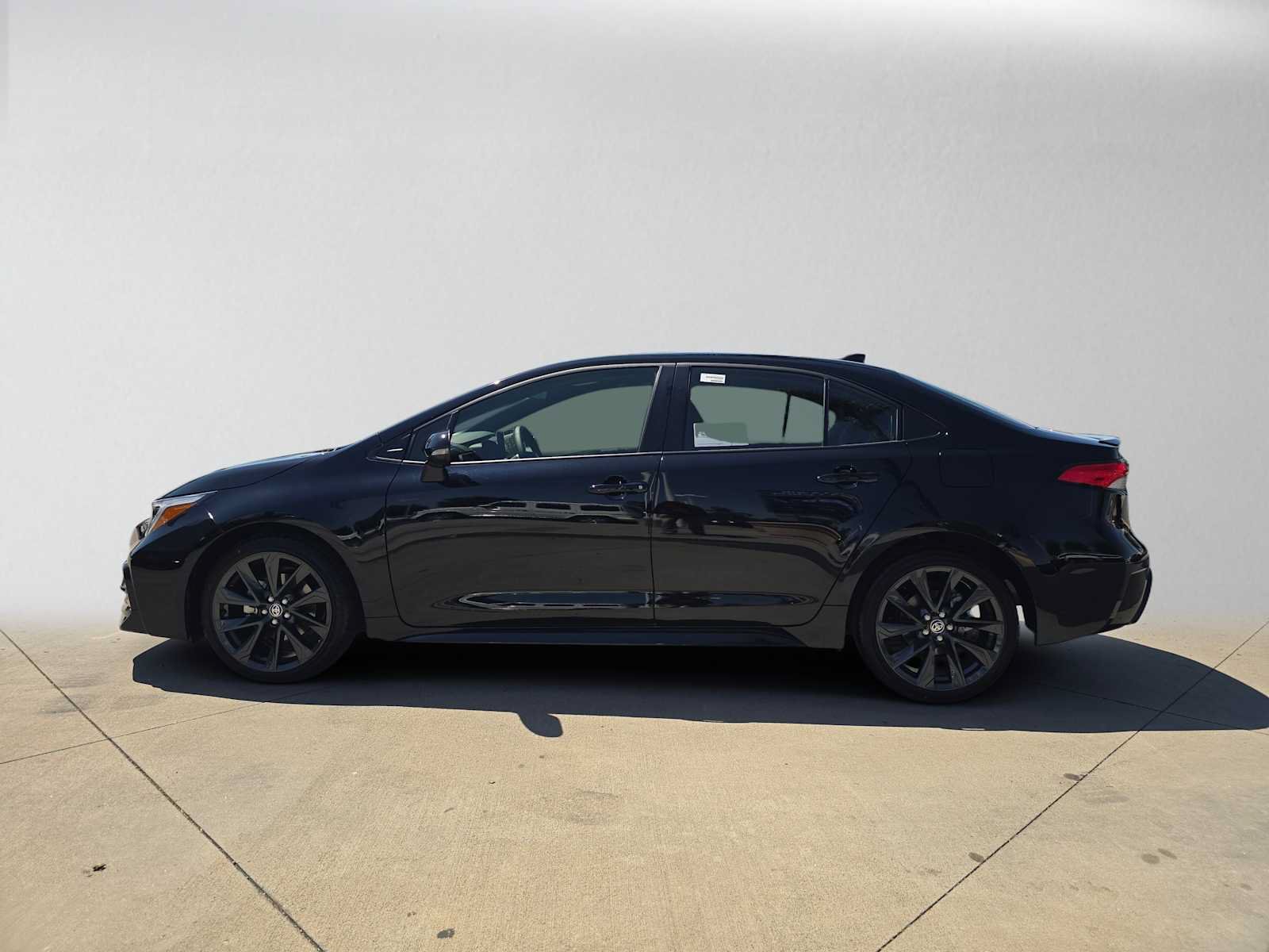 Used 2026 Toyota Corolla SE w/ Carpet Mat Package (TMS) FWD image 6