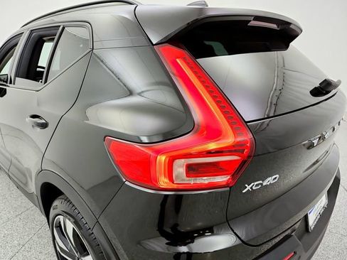 Certified 2025 Volvo XC40 B5 Plus AWD/4WD image 31