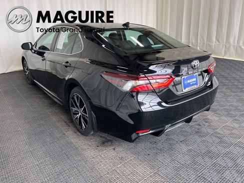 Used 2023 Toyota Camry SE w/ Cold Weather Package image 27