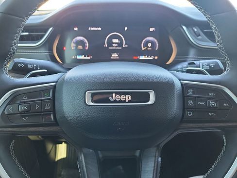 Used 2023 Jeep Grand Cherokee L Limited w/ Luxury Tech Group II image 18