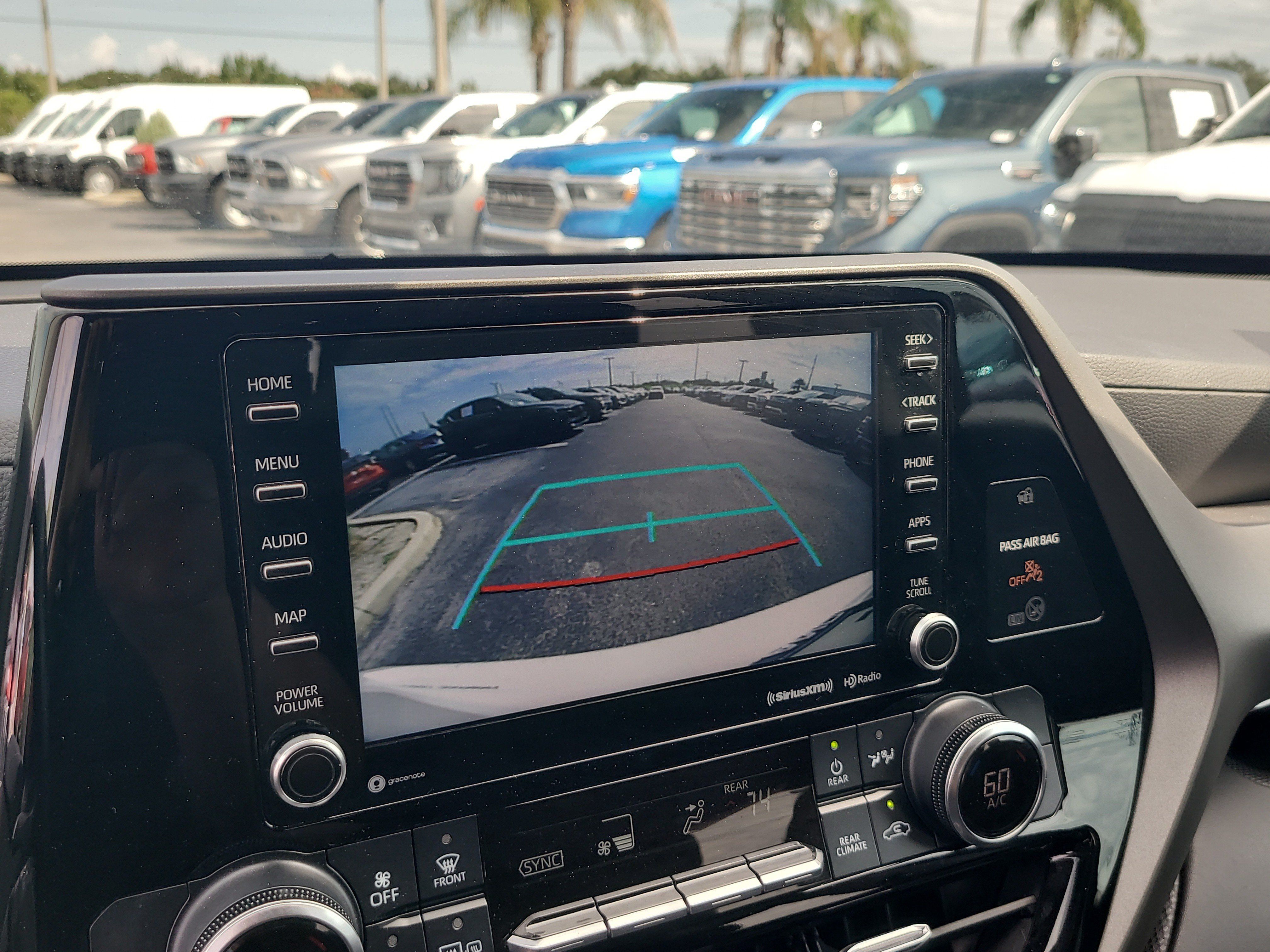 Used 2021 Toyota Highlander LE FWD image 22