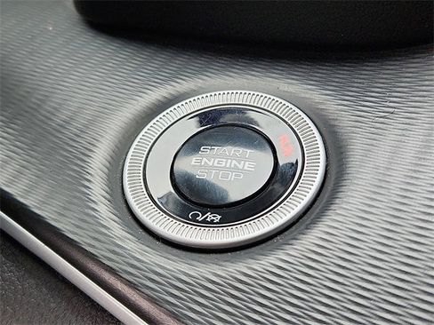 Used 2024 Jeep Grand Cherokee Laredo w/ Trailer Tow Package image 16