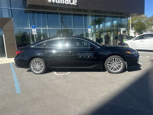 Used 2022 Toyota Avalon Limited image 5