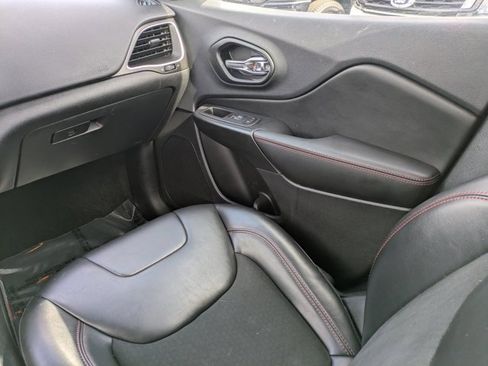 Used 2019 Jeep Cherokee Trailhawk w/ Comfort/Convenience Group image 14