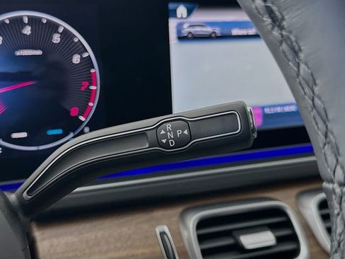 New 2026 Mercedes-Benz GLS 580 4MATIC image 17
