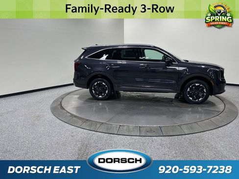 New 2026 Kia Sorento S image 3
