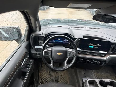 Used 2023 Chevrolet Silverado 1500 LT AWD/4WD image 18