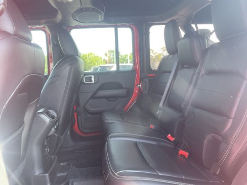 Used 2018 Jeep Wrangler Unlimited Sahara AWD/4WD image 29