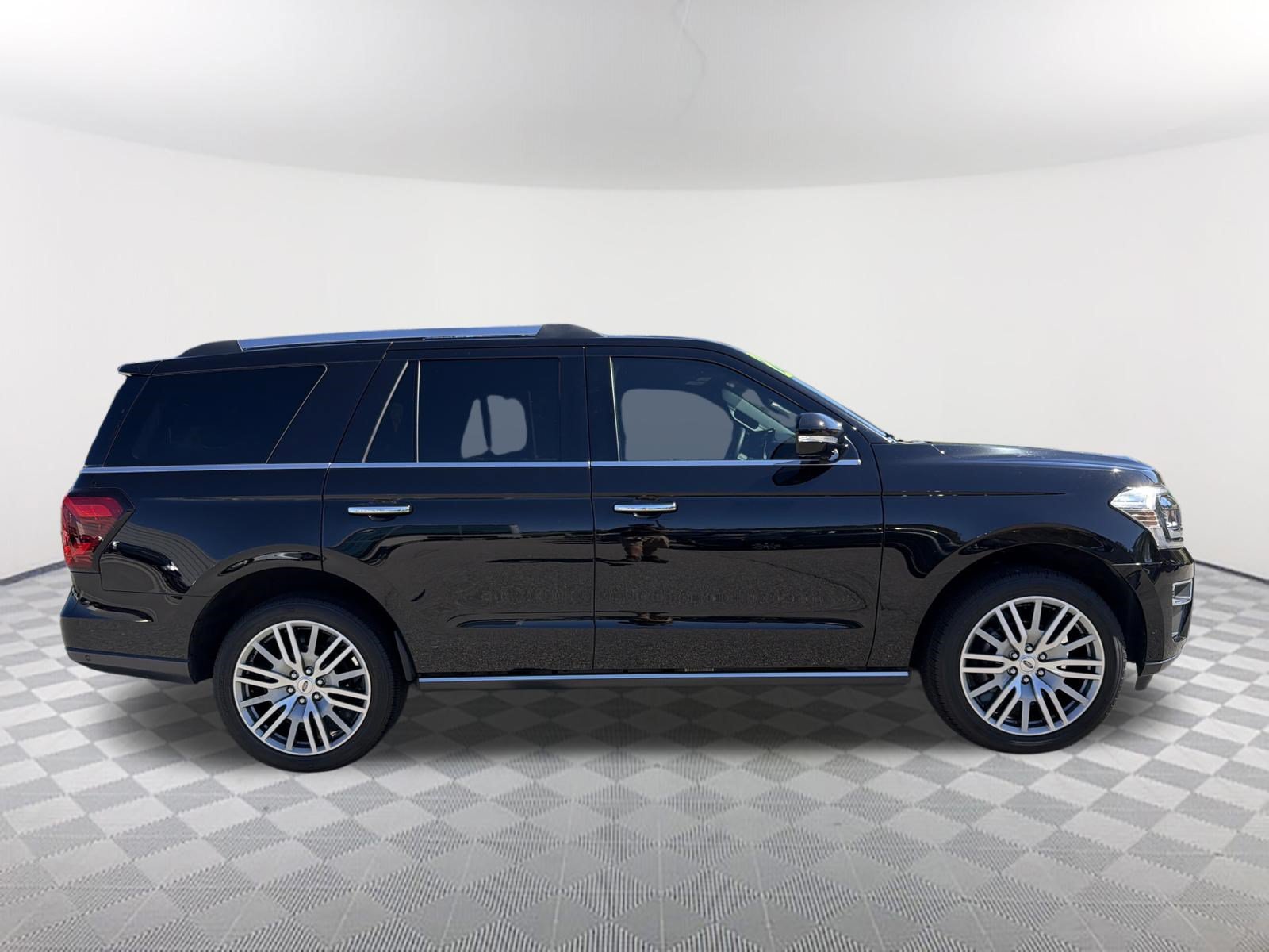 Used 2022 Ford Expedition Limited RWD image 16