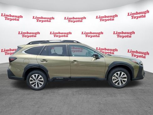 Used 2025 Subaru Outback Premium AWD/4WD image 2