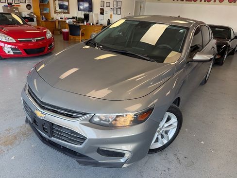 Used 2018 Chevrolet Malibu LT w/ Driver Confidence Package FWD image 10