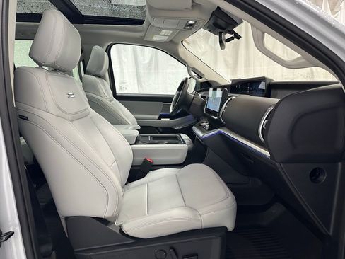 Used 2025 Ford Expedition Platinum image 62