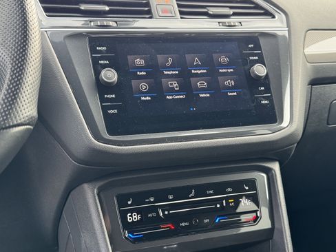 Certified 2023 Volkswagen Tiguan SE R-Line image 25