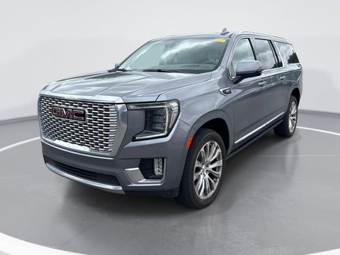 Used 2022 GMC Yukon XL Denali AWD/4WD image 3