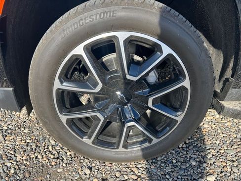 Used 2024 Chevrolet Suburban RST w/ Luxury Package image 10