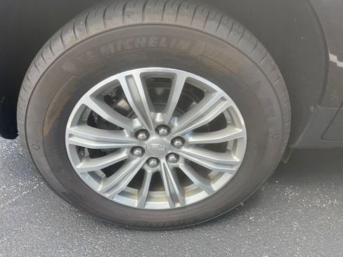 Used 2019 Cadillac XT5 Luxury AWD/4WD image 12
