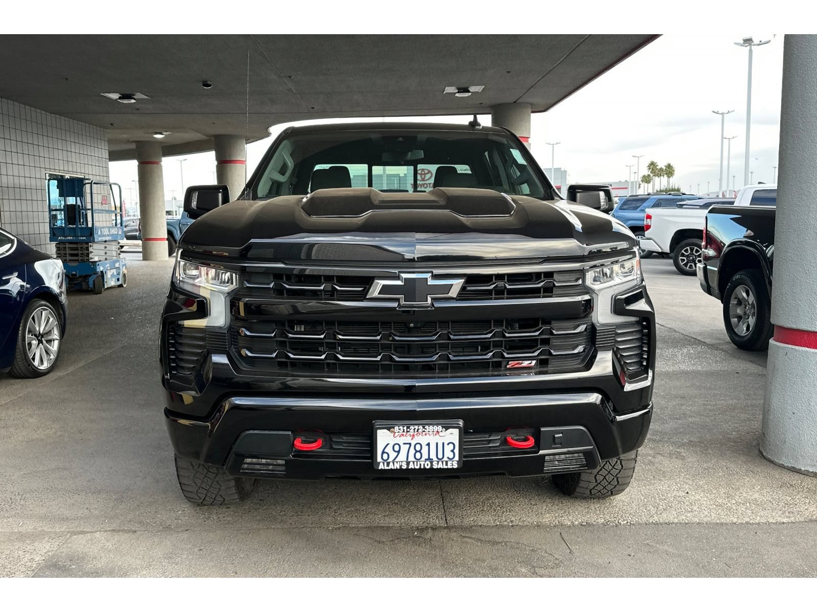 Used 2023 Chevrolet Silverado 1500 LT Trail Boss w/ LT Trail Boss Premium Package AWD/4WD image 3