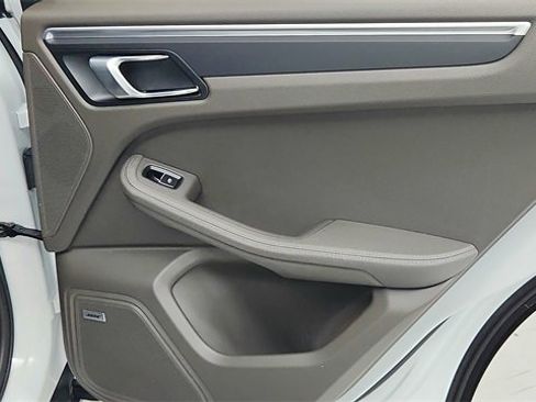 Used 2018 Porsche Macan Sport Edition image 23