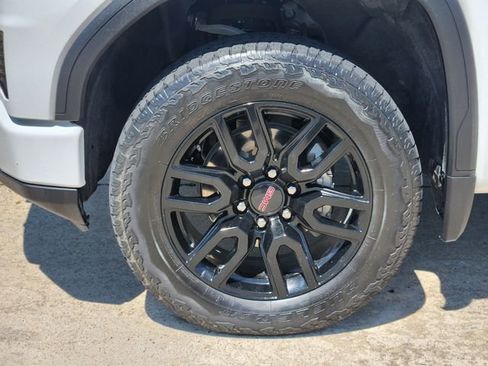 Used 2024 GMC Sierra 1500 Elevation w/ X31 Off-Road Package AWD/4WD image 10
