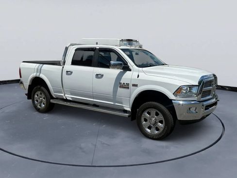 Used 2017 RAM 2500 Laramie w/ Convenience Group AWD/4WD image 3
