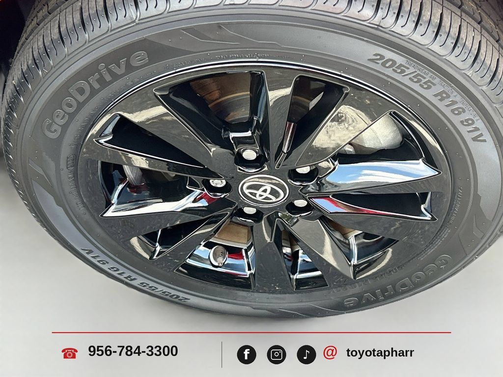 Used 2025 Toyota Camry LE w/ Convenience Package FWD image 26