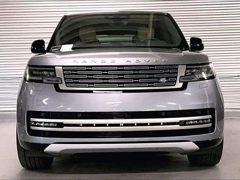 New 2026 Land Rover Range Rover SE image 2