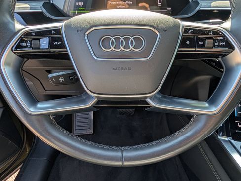 Used 2023 Audi e-tron Premium Plus w/ Premium Plus Package AWD/4WD image 25