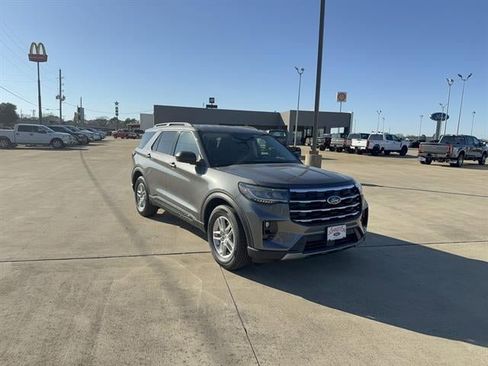 New 2026 Ford Explorer Active w/ Active Comfort Package image 2