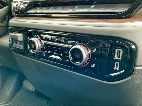 New 2025 GMC Sierra 1500 SLE w/ Preferred Package image 46