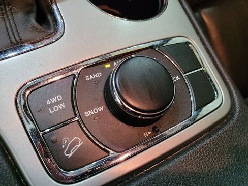 Used 2019 Jeep Grand Cherokee Limited image 40