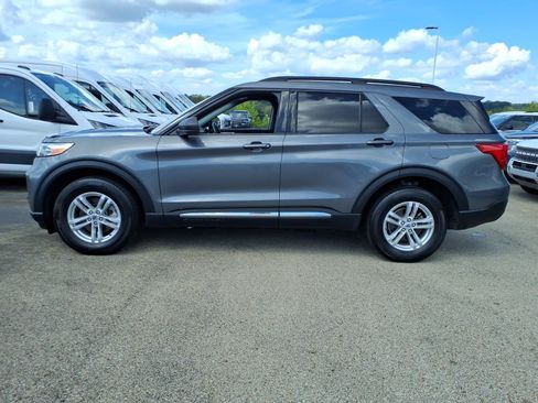 Used 2023 Ford Explorer XLT AWD/4WD image 4