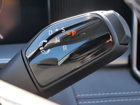 Certified 2025 Volkswagen Tiguan SE image 26