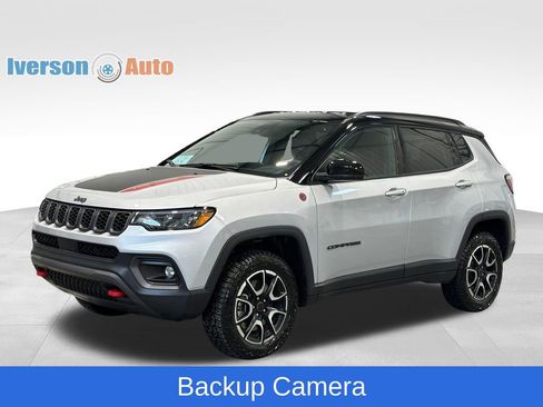 Used 2026 Jeep Compass Trailhawk AWD/4WD image 5