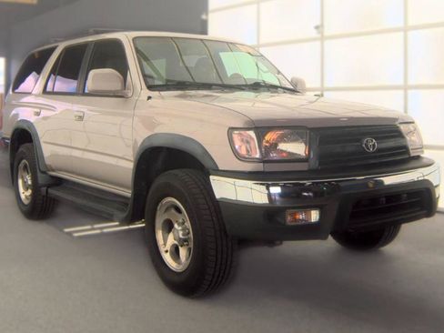 Used 2000 Toyota 4Runner SR5 w/ Upgrade Value Pkg 2 RWD image 4