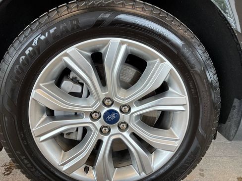 Used 2022 Ford Edge Titanium w/ Class II Trailer Tow Package AWD/4WD image 25