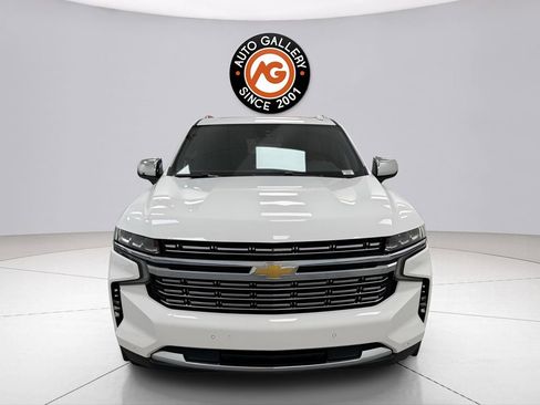 Used 2023 Chevrolet Suburban Premier image 2
