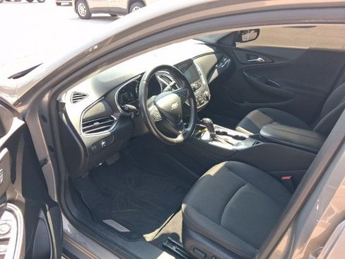 Used 2017 Chevrolet Malibu LT FWD image 12
