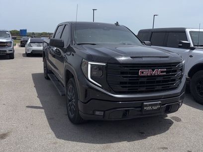 Used 2022 GMC Sierra 1500 Elevation w/ LPO, Elevation Black Package